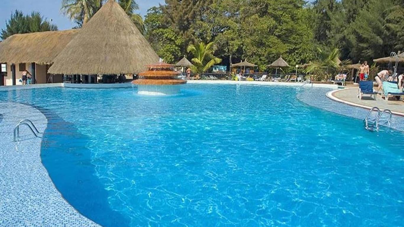 セネガンビア ビーチ ホテル