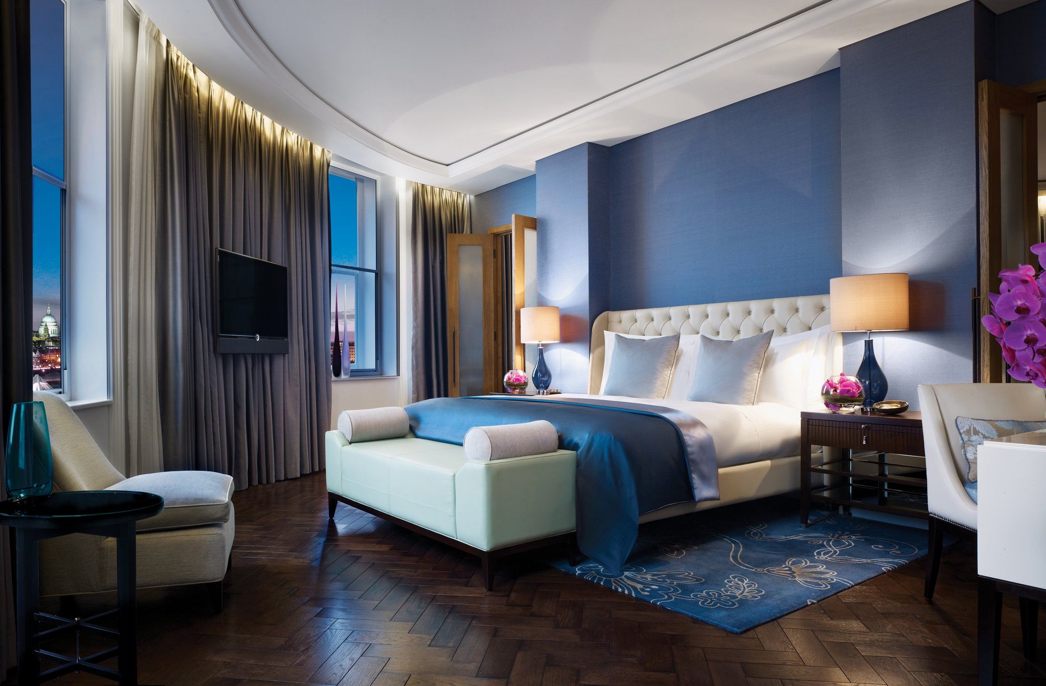 ロンドンのコリンシア ホテルの上品な客室デザイン