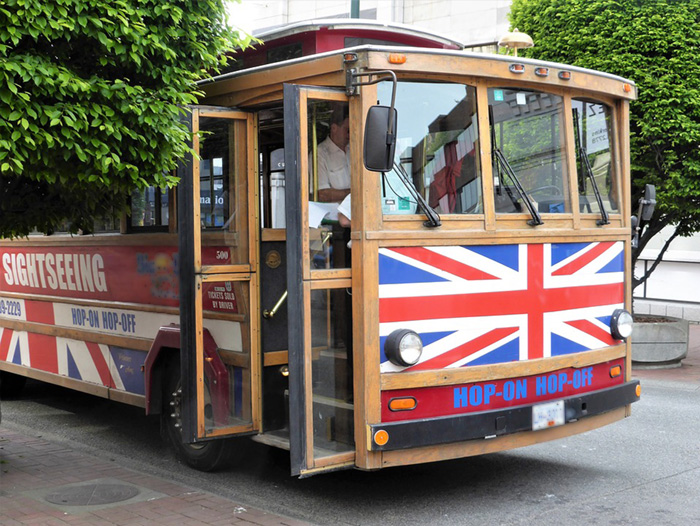 イギリスのホップオン・ホップオフ・バス