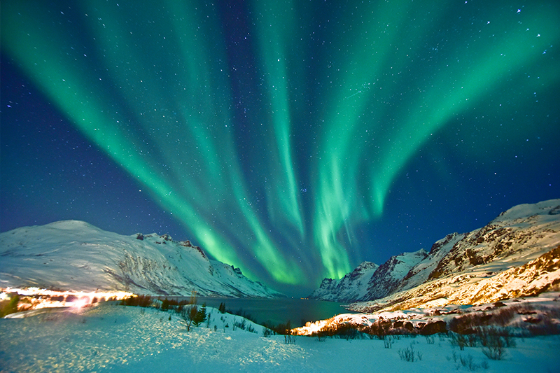ノルウェー・トロムソ　夜空に浮かぶオーロラ