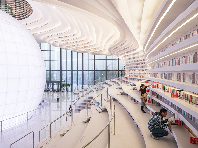 中国・天津濱海図書館の館内