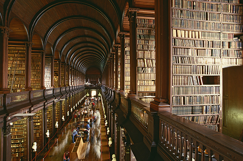 アイルランド・トリニティ・カレッジ図書館のロングルームの様子