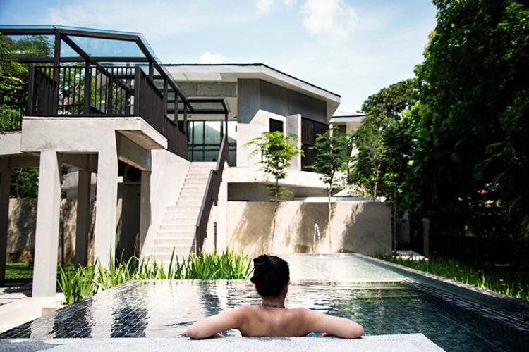シンガポールのブティックホテル ロイズ インの屋外プール