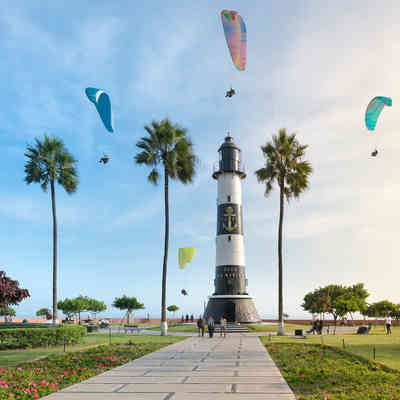 DEST_PERU_LIMA_MIRAFLORES_LA-MARINA-LIGHTHOUSE-shutterstock-premier_1093512881_Universal_Within usage period_39803