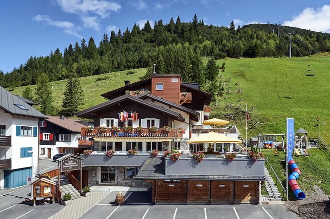 ファミリエン & スポーツ ホテル トルナ マルブン