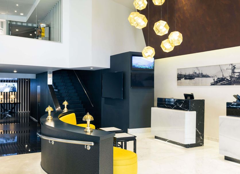 フロントデスク 写真