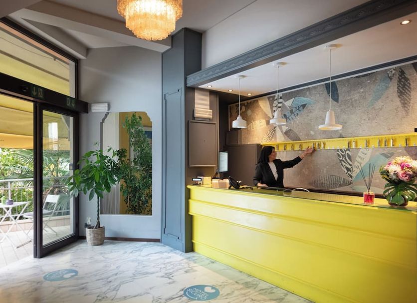 フロントデスク 写真