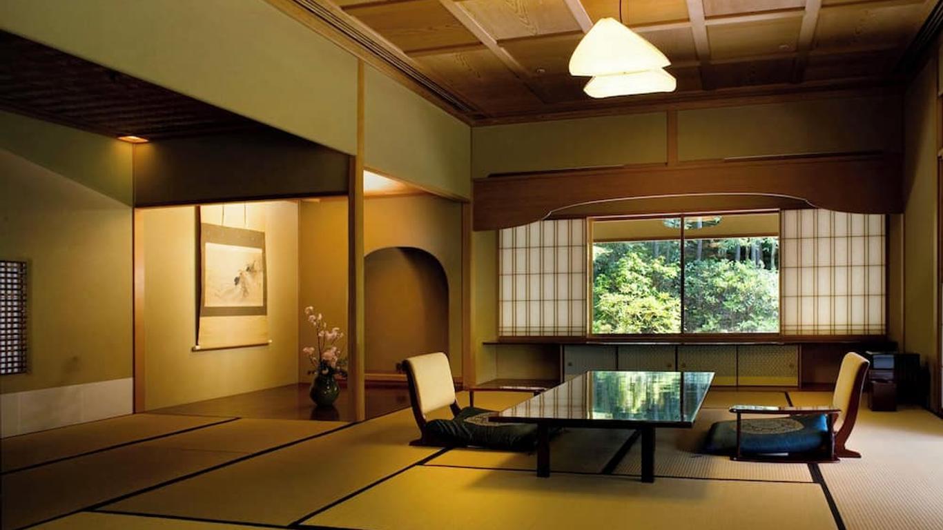 三養荘