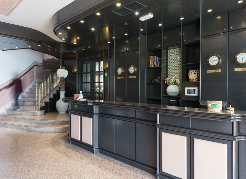 フロントデスク 写真