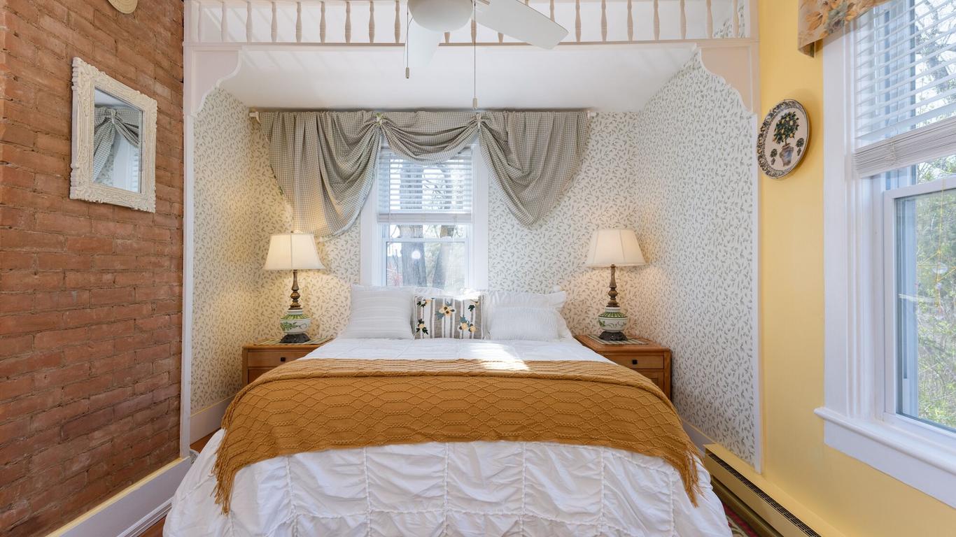 サラトガ ファームステッド B&B