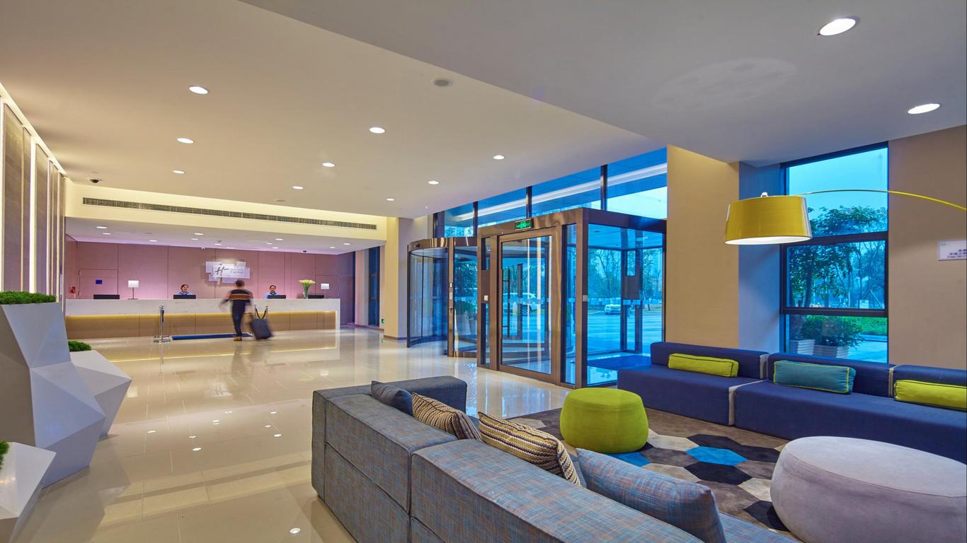 ホリデイ・イン エクスプレス 重慶 ユニバーシティ タウン IHG ホテル (重慶大学城智選假日酒店)