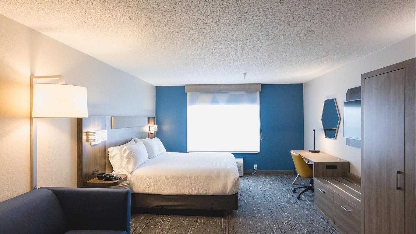 ホリデイ イン エクスプレス & スイーツ マーケット バイ IHG