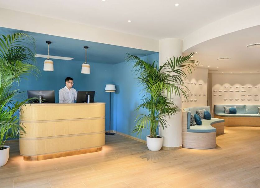 フロントデスク 写真