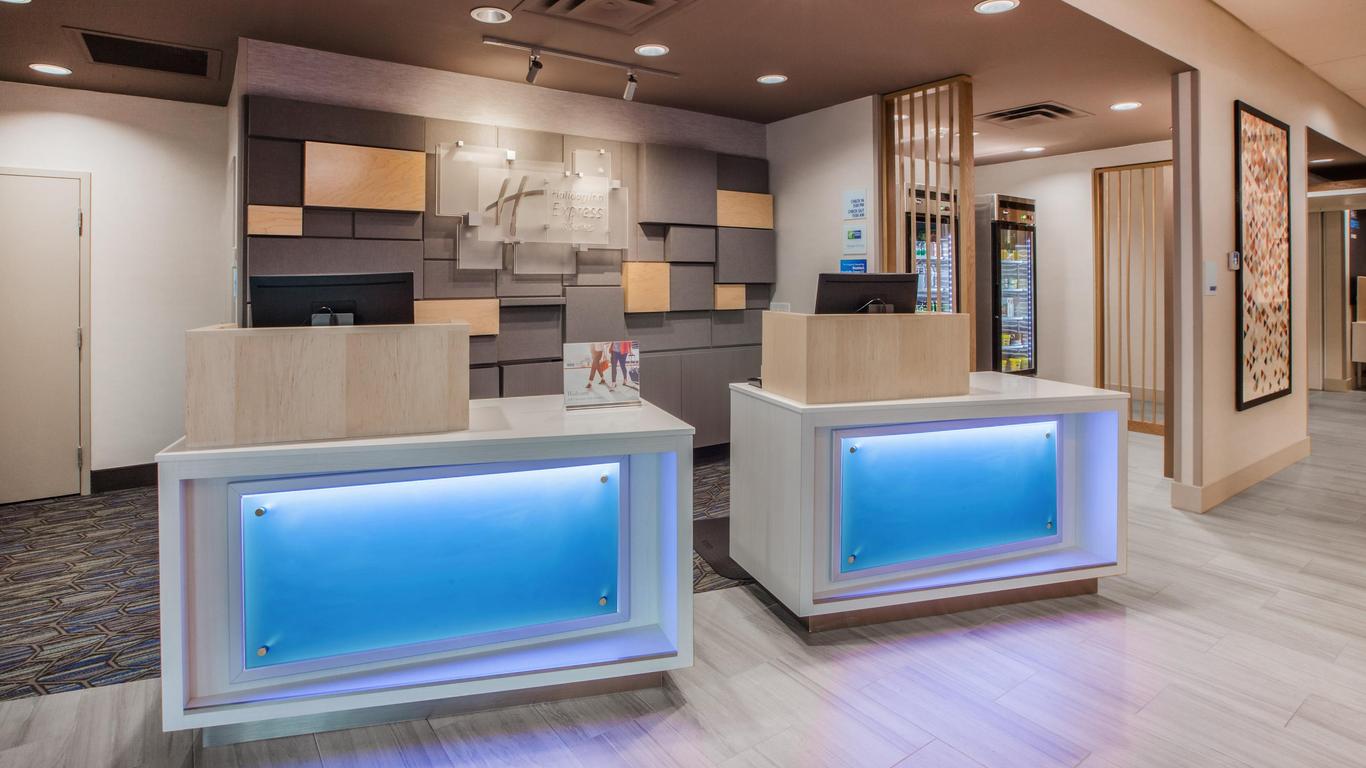 ホリデイ・イン エクスプレス アンド スイーツ チリワック イースト アン IHG ホテル