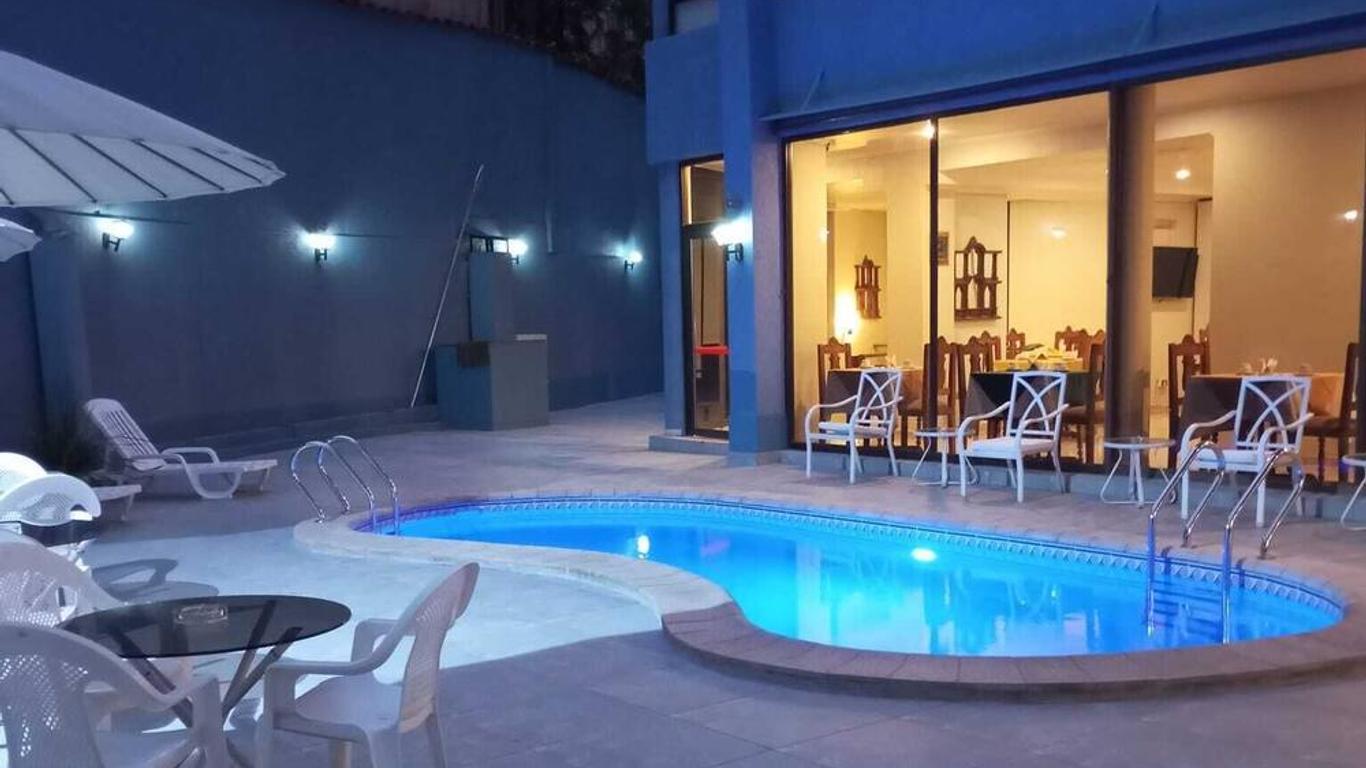 ホテル アルカラ デル リオ
