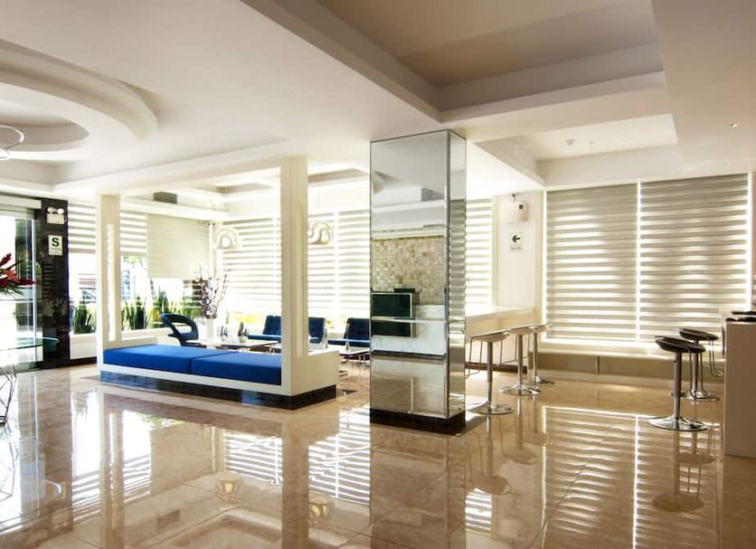 ホテルのエントランス 写真