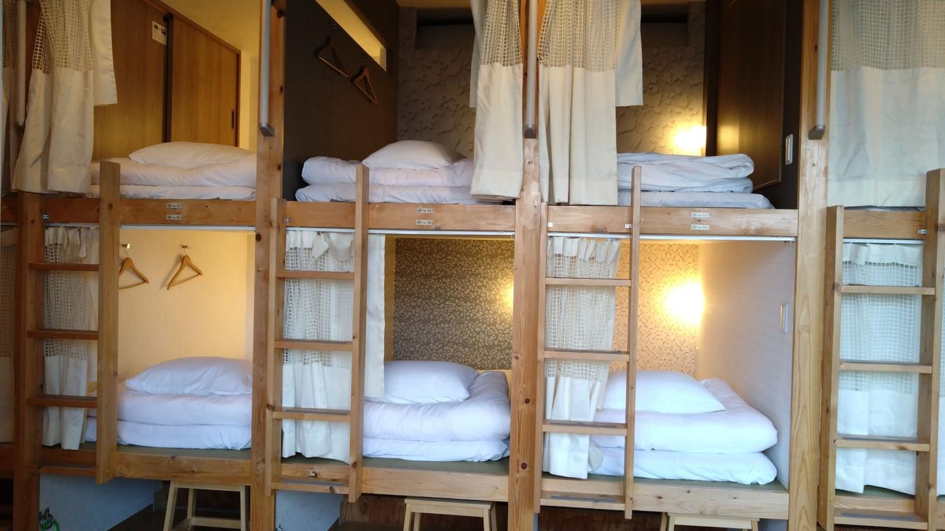 ホステル わさび大阪 Bed and Library