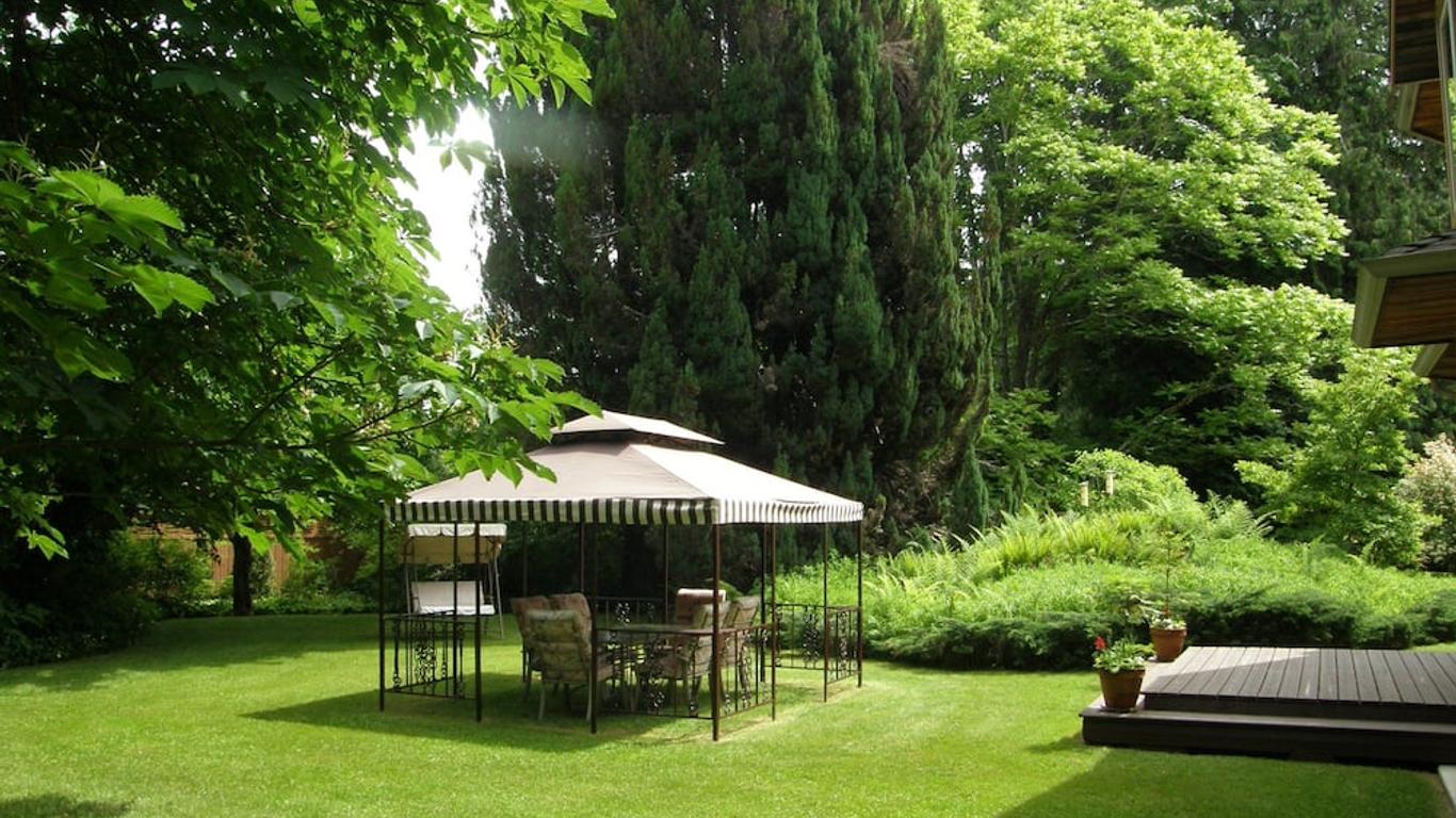 シーダー ウッド ロッジ B&B