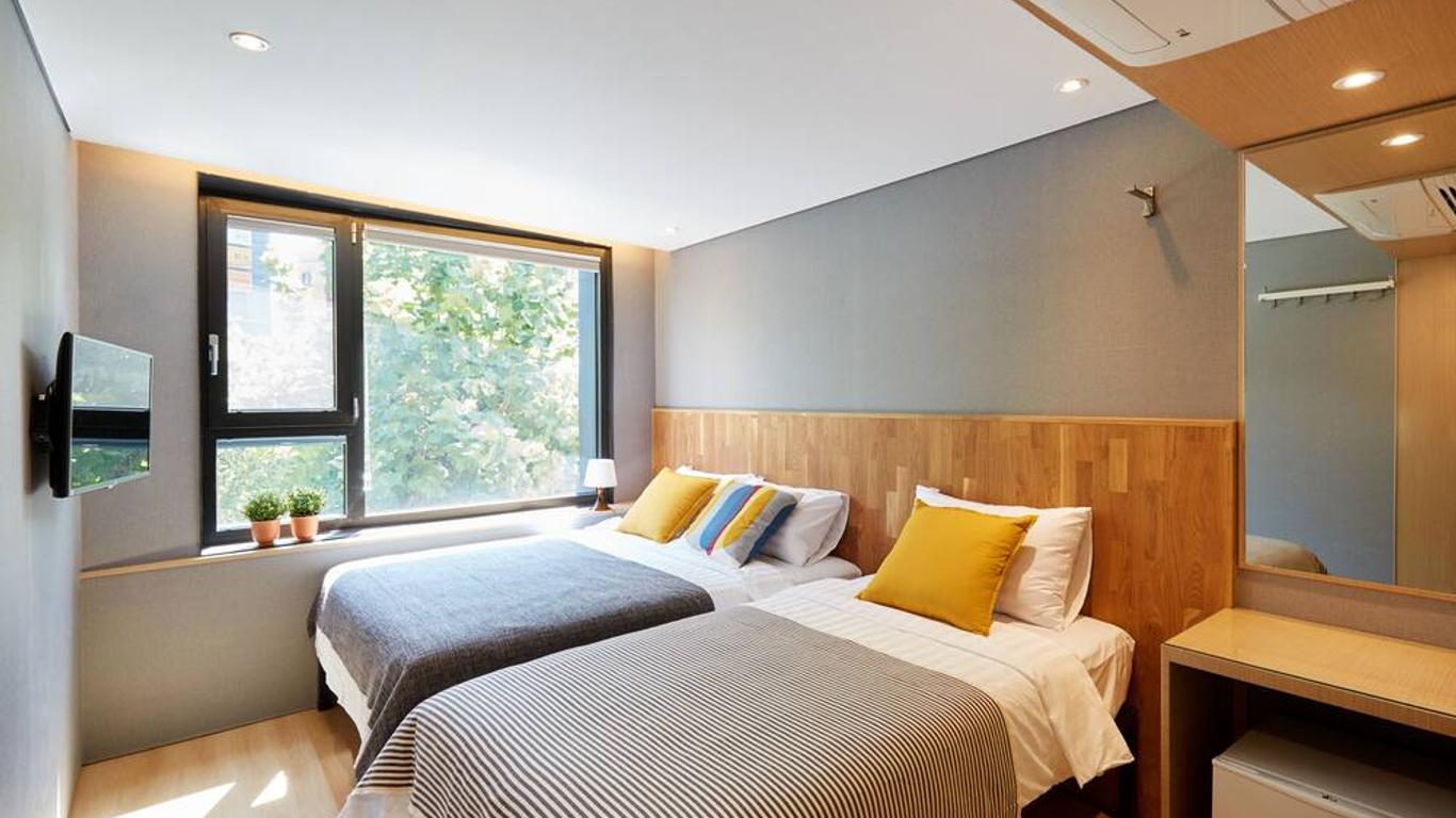 ロフト 8 弘大（ホンデ） (Loft 8, Hongdae)