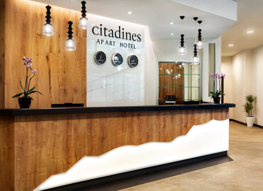 フロントデスク 写真