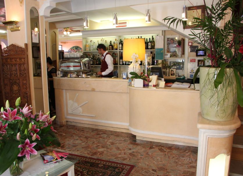 フロントデスク 写真