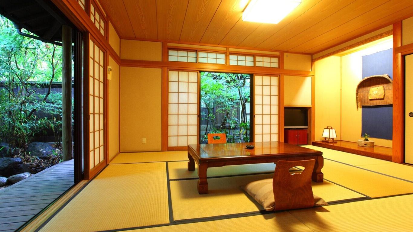 静寂な森の宿 山しのぶ