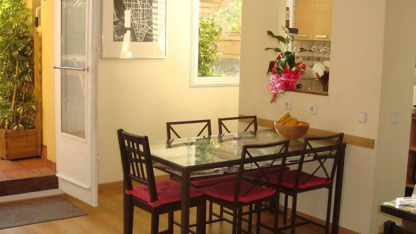 Barcelona Central Garden Hostal