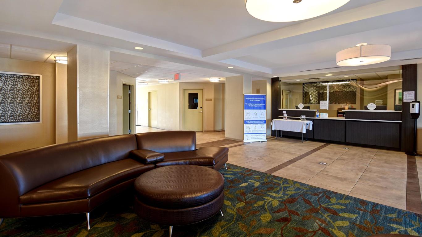 キャンドルウッド スイーツ セント クレアズビル アン IHG ホテル