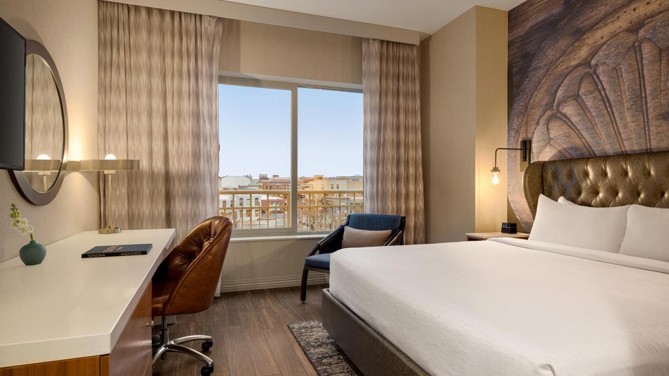 ホテル インディゴ ナパービル リバーウォーク バイ IHG