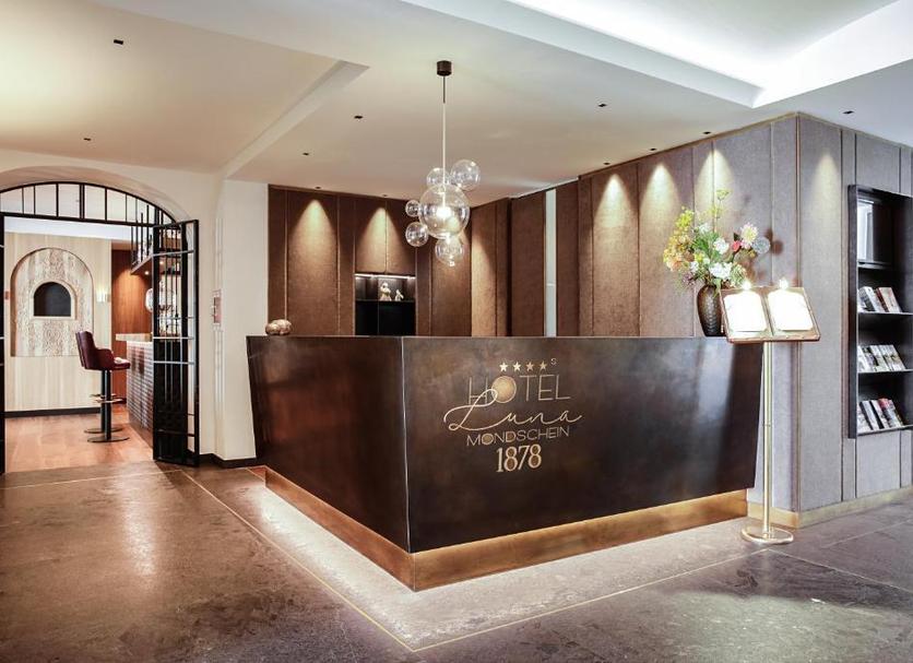 フロントデスク 写真