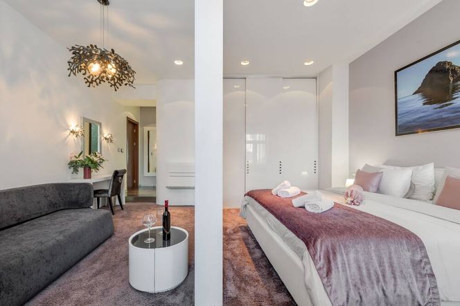 スターライト ラグジュアリー ルームズ