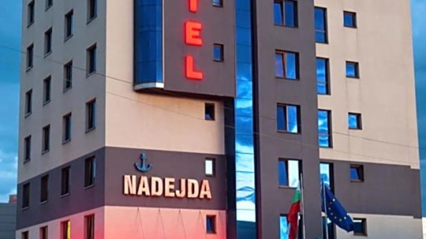 ナデイダ ホテル