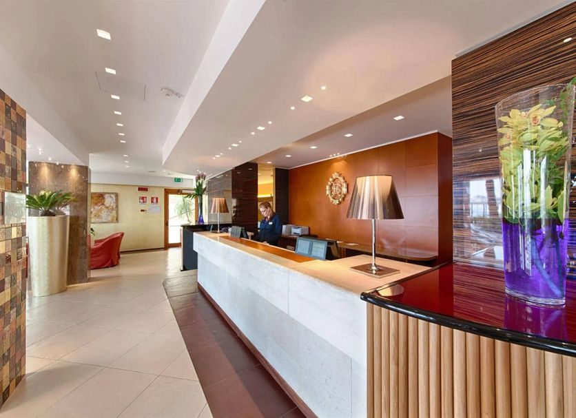 フロントデスク 写真