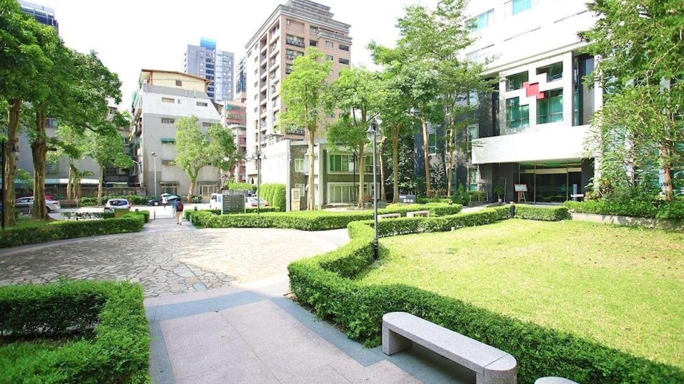 チャイナトラスト ビジネス会館 新店 (中信商務會館 新店)