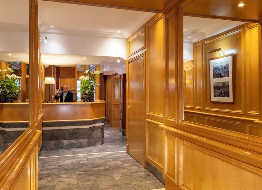 フロントデスク 写真