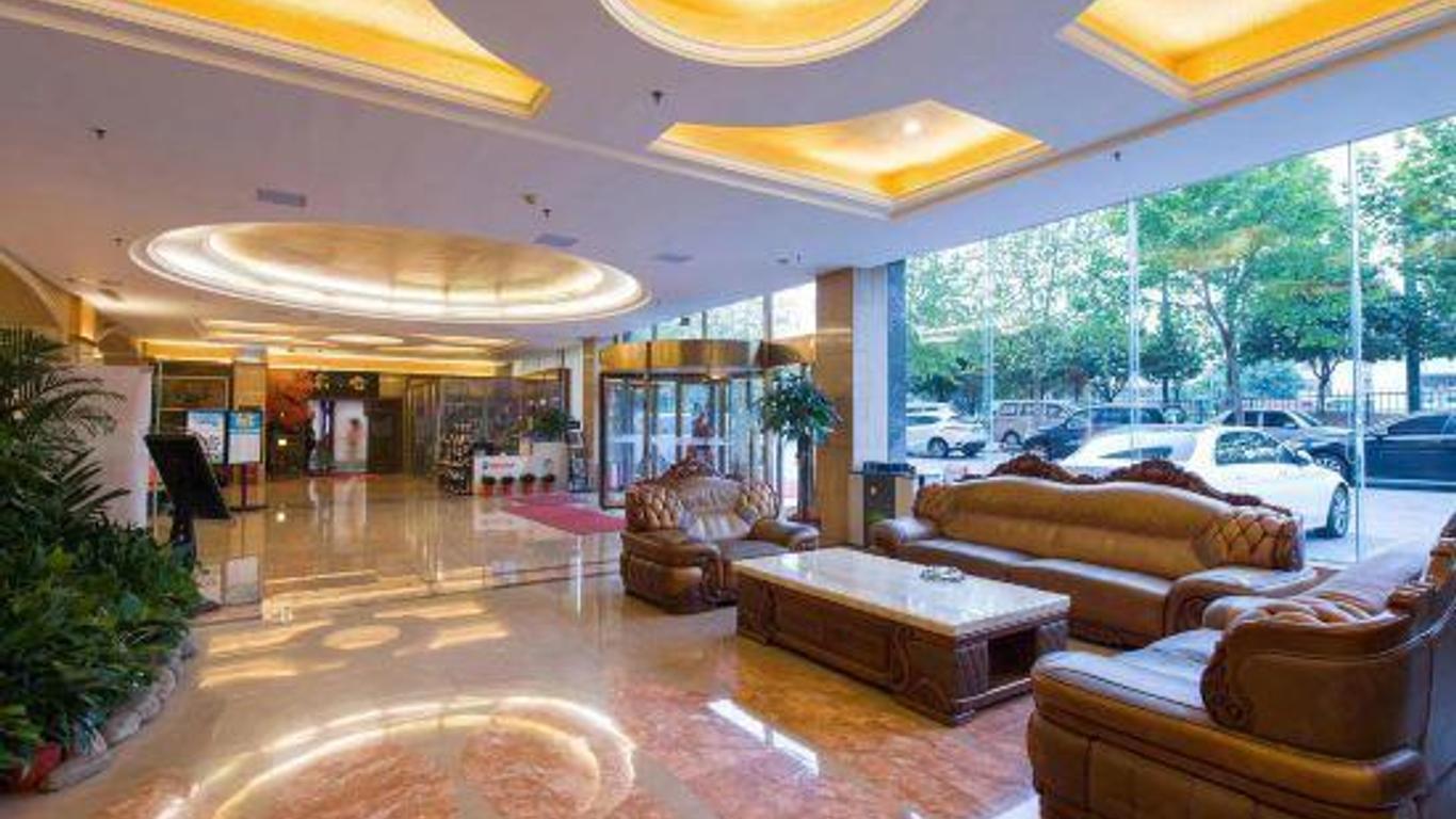 OYO Zunxiang Jincan Hotel