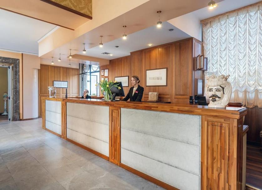 フロントデスク 写真