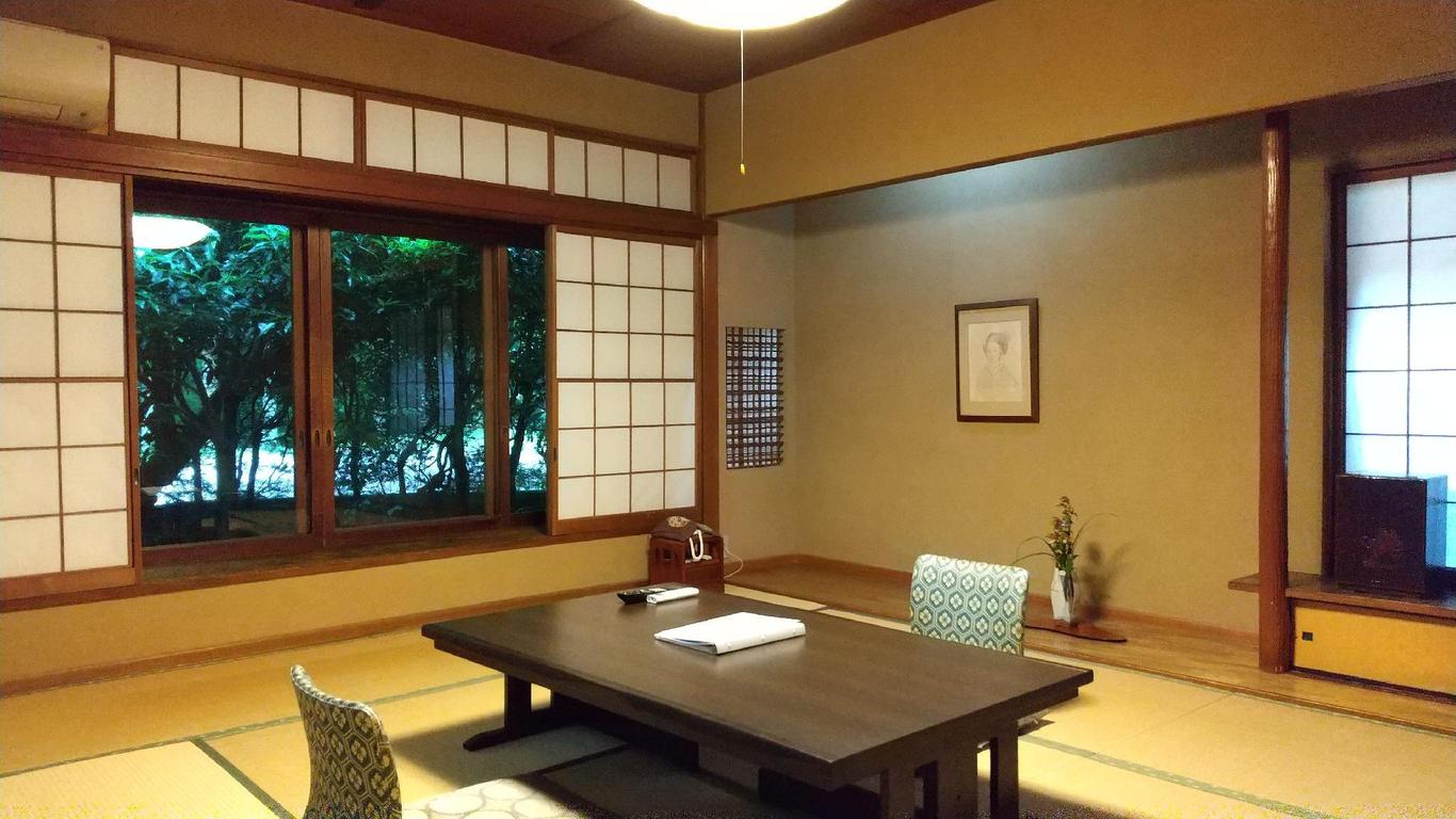 旅館 加満田