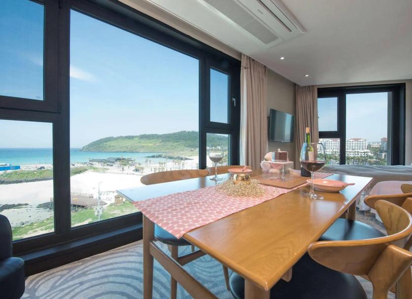 ダイニングルーム 写真