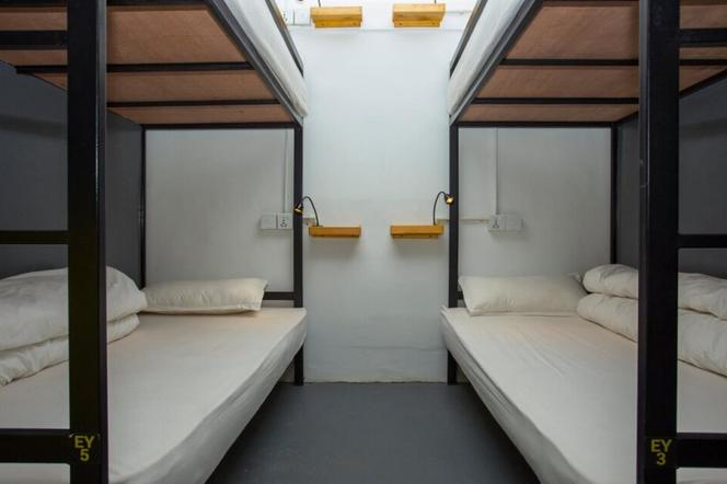 ヤキティ ヤック ホステル