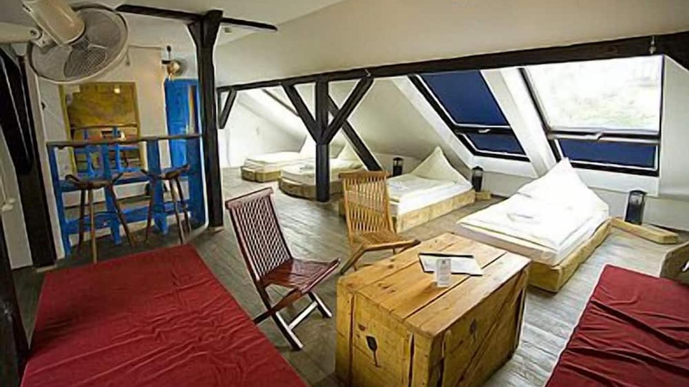 ゲステハウス メーツカレロ B&B