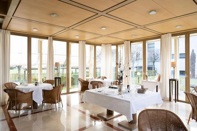 ホテル レストラン シャッツマン