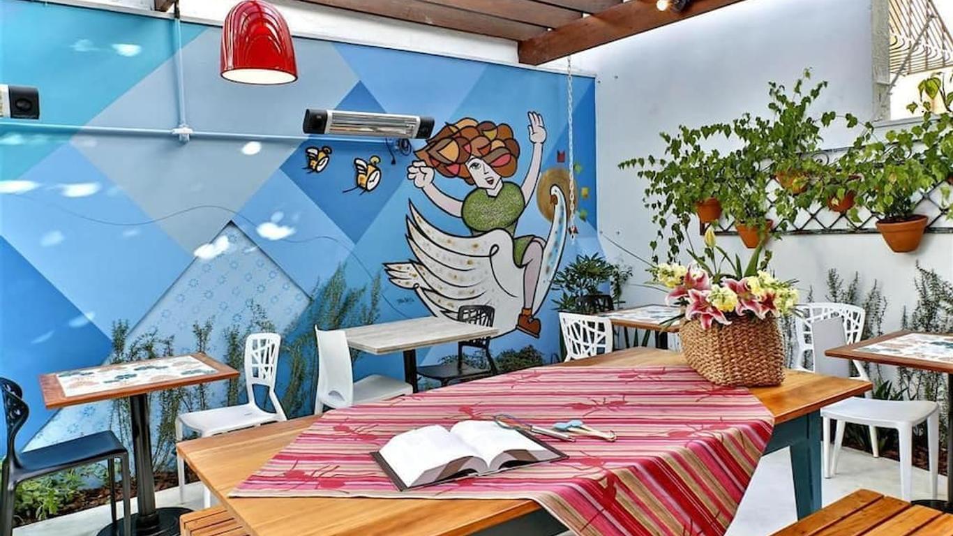 ホステル カリフォルニア カフェ バー