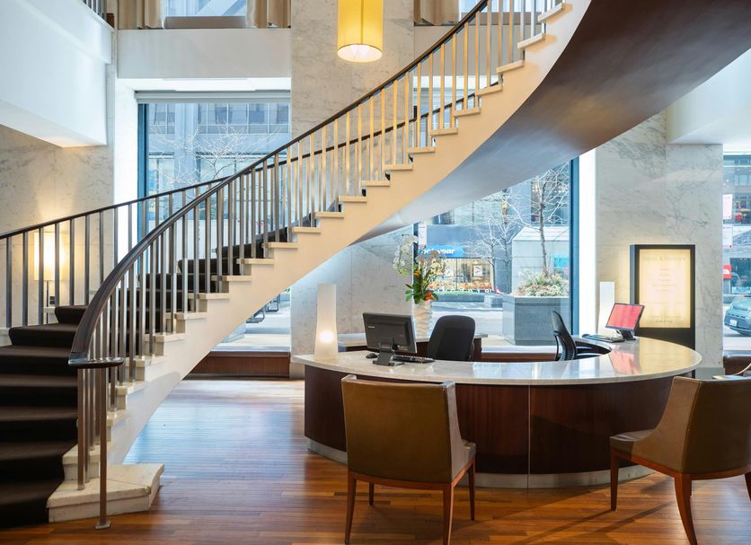 フロントデスク 写真